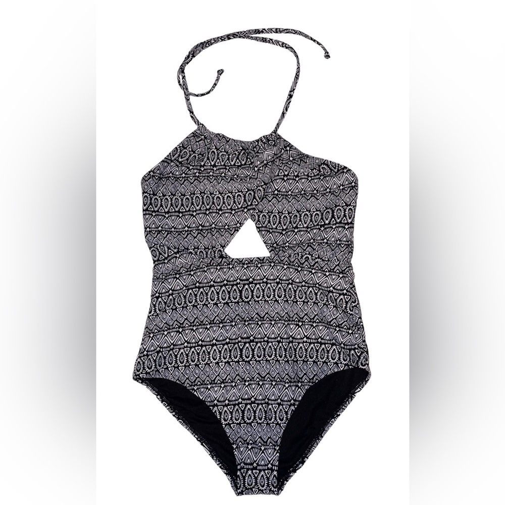 Old Navy Swim Cutout One-Piece Medium